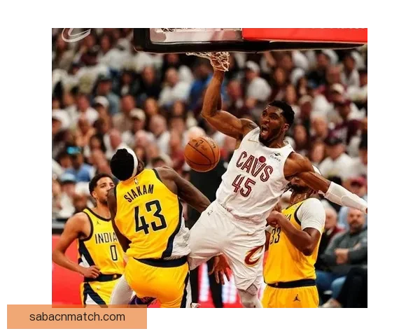 小米切尔突破肘击格雷姆斯面部被判一级恶意犯规